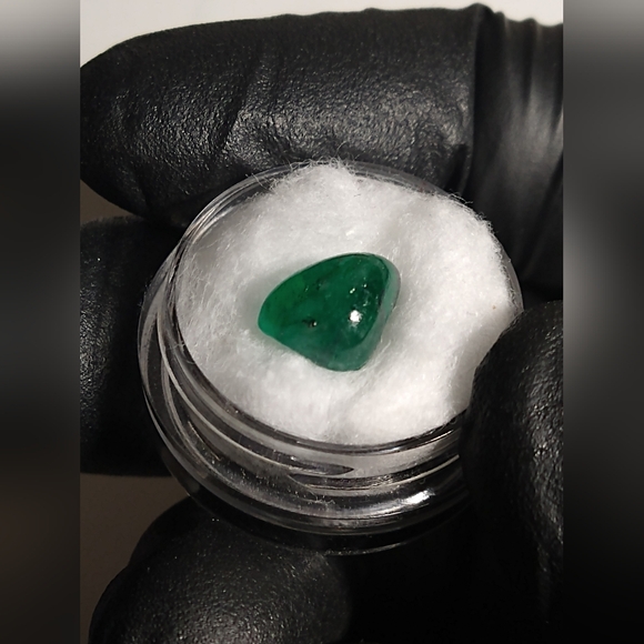 Natural Emerald 3.8 Carats Cabochon Gemstone